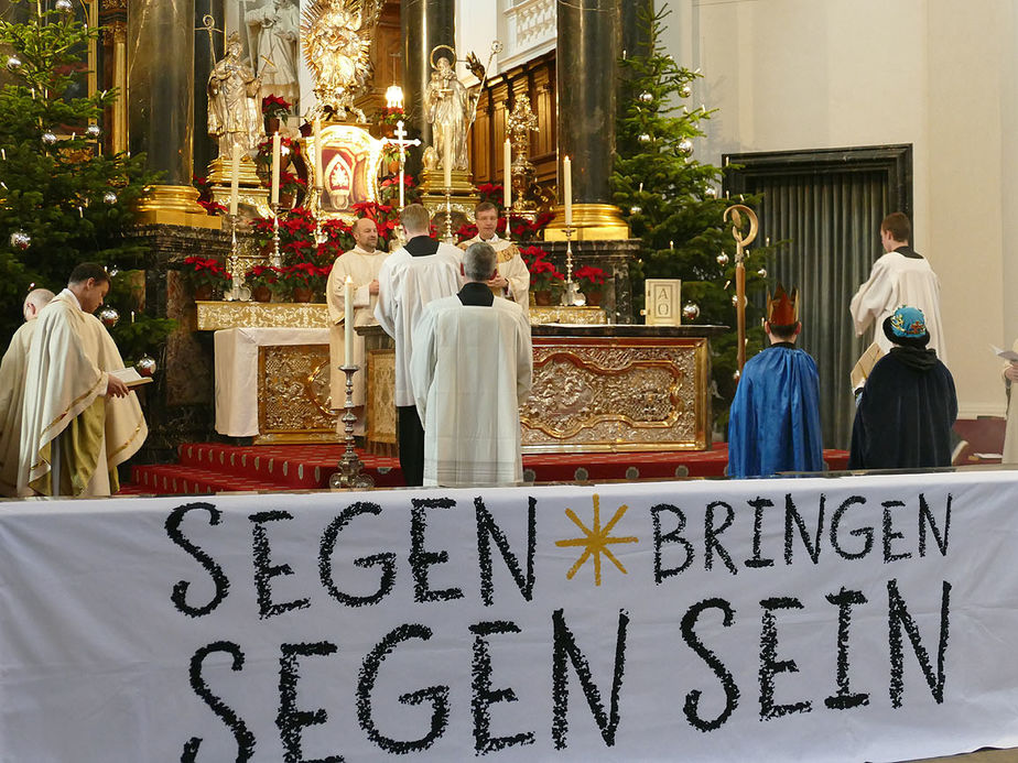 Aussendung der Sternsinger im Hohen Dom zu Fulda (Foto: Karl-Franz Thiede)